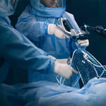 Proteza totală de genunchi asistată robotic